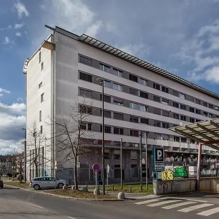 Cute And Sunny In The City Center Apartman *