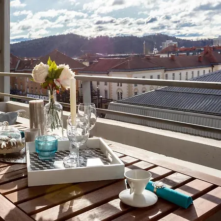 Cute And Sunny In The City Center Apartament *